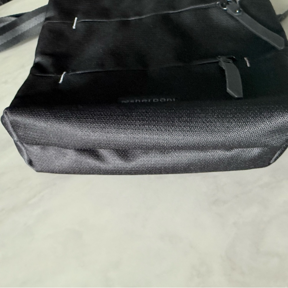 Like New Sherpani Sadie Crossbody Bag Black - Picture 5 of 10